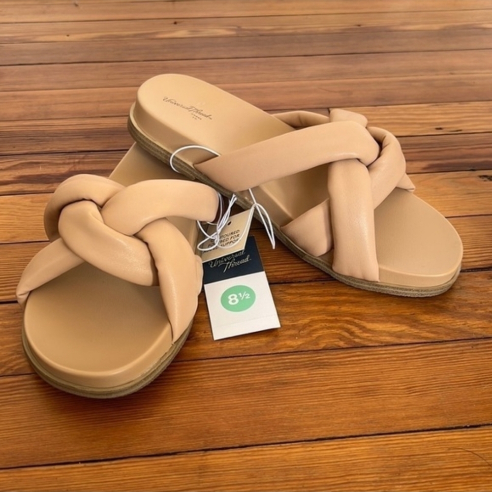 Universal Thread Sandals